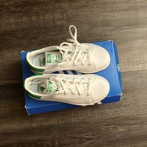 Adidas's Stan smith kids size 2 with box brand new.